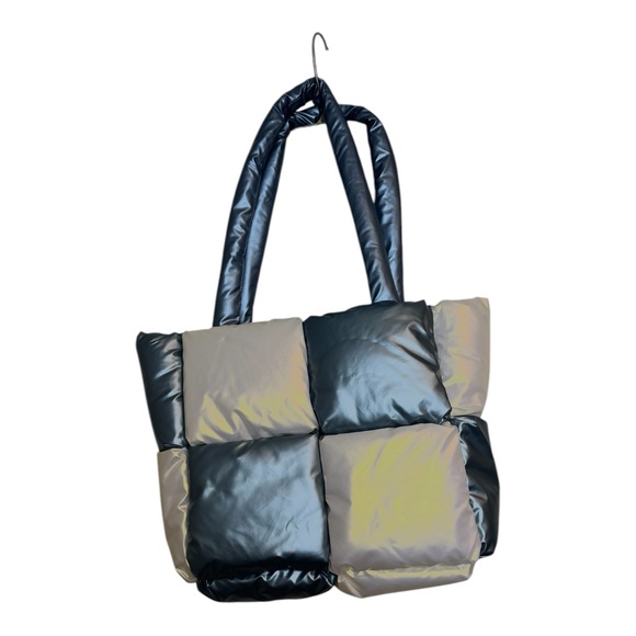 White and blue chrome puffer tote bag - Picture 2 of 3